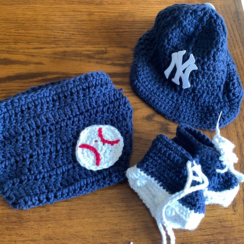 Diaper/hat/shoe set
